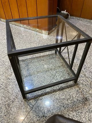 Mesa auxiliar hierro y cristal