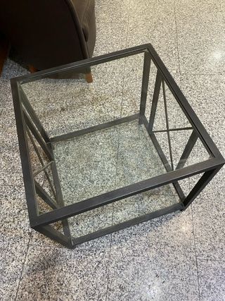 Mesa auxiliar hierro y cristal