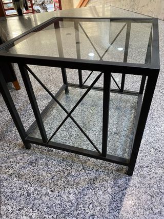 Mesa auxiliar hierro y cristal