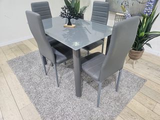 CONJUNTO DE COMEDOR + 4 SILLAS