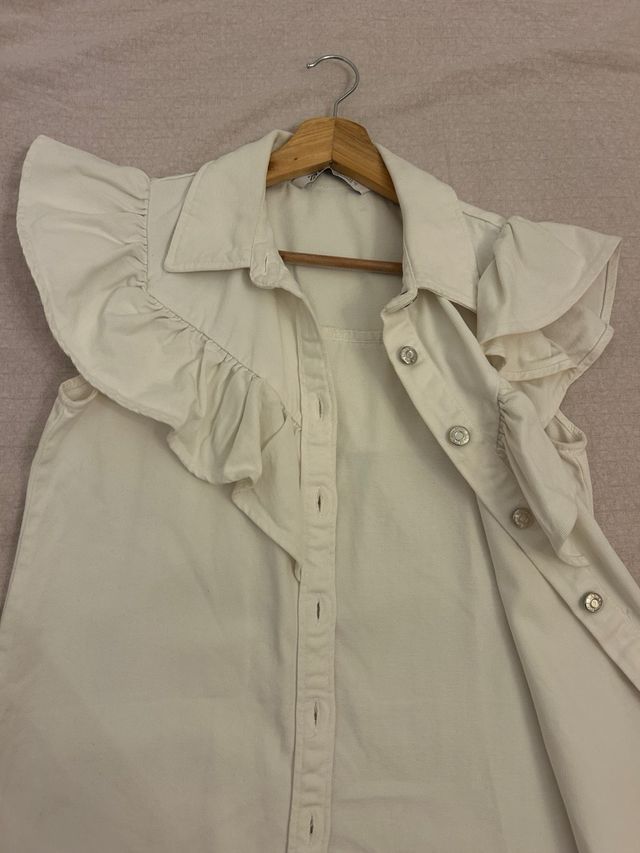 Vestito Zara bianco con volant e bottoni