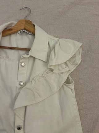 Vestito Zara bianco con volant e bottoni