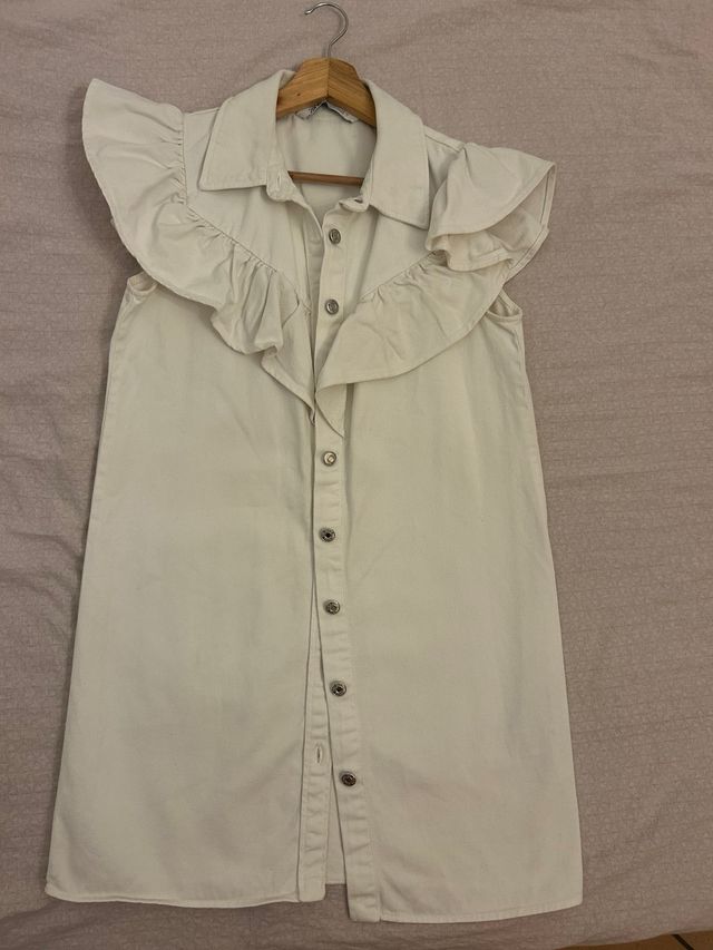 Vestito Zara bianco con volant e bottoni