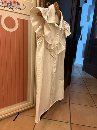 Vestito Zara bianco con volant e bottoni