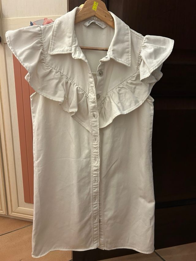Vestito Zara bianco con volant e bottoni