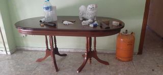 Mesa de comedor de madera