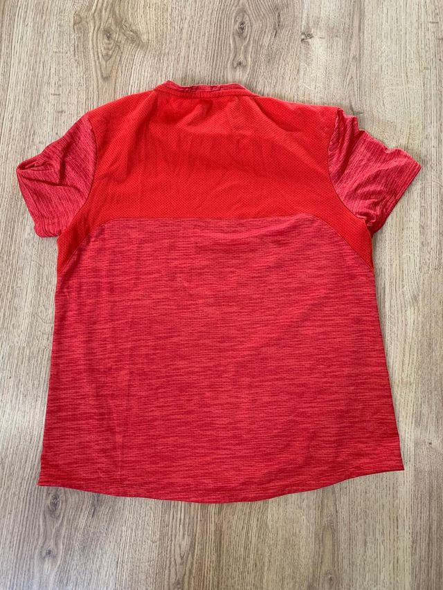 T-shirt sportiva rossa Decathlon