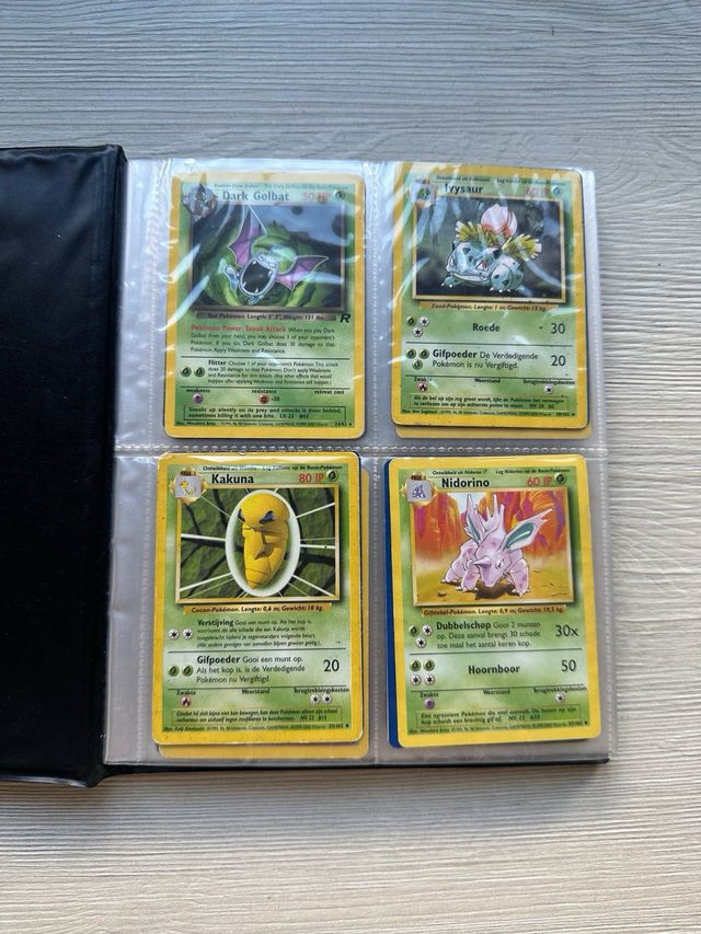 Álbum Pokémon Antiguo