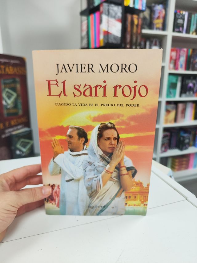 El sari rojo/ The red sari (Biblioteca Abierta)...
