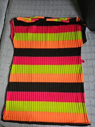 Blusa multicolor con rayas plisadas