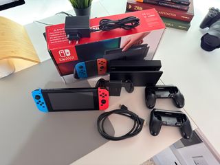 Nintendo Switch normal, Joycons nuevos + accesorio