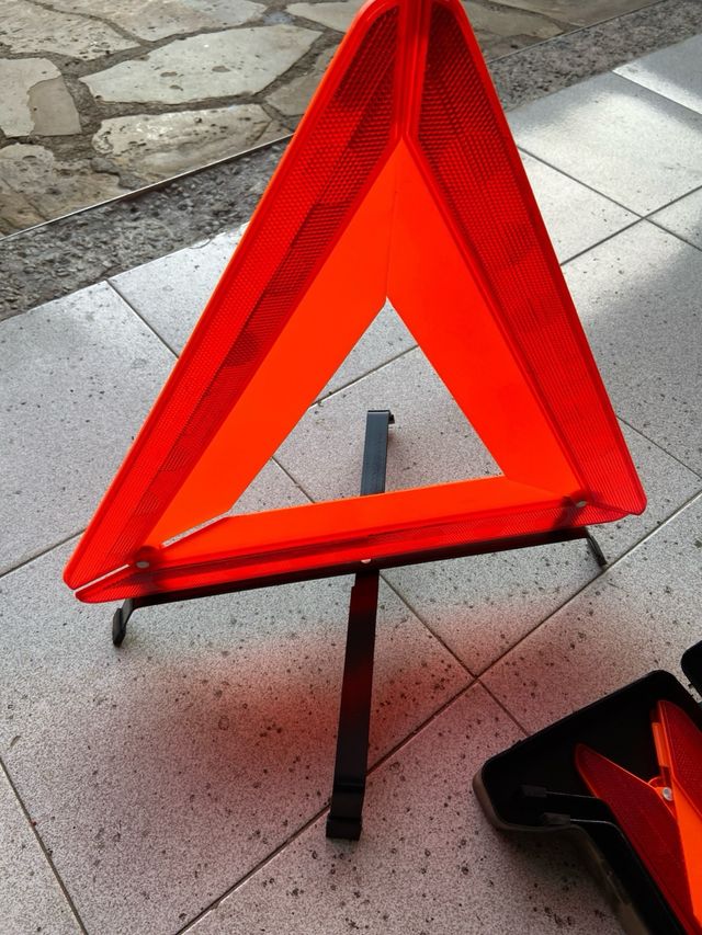 2 Triángulos de carretera