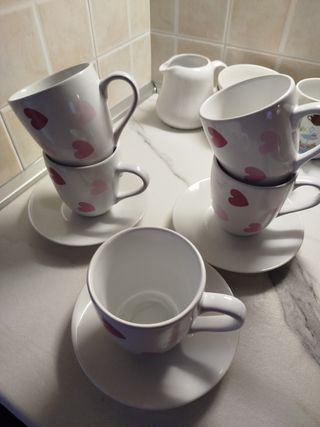 5 tazze e 3 piatti