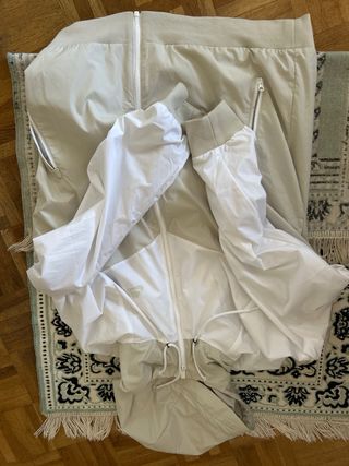 Chaqueta Nike Beige y Blanca