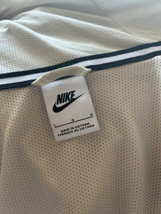 Chaqueta Nike Beige y Blanca