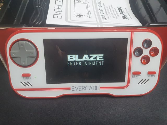 Consola Evercade edicion premium pack (Sin juegos)