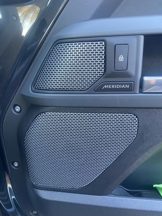 Land Rover Defender 2023