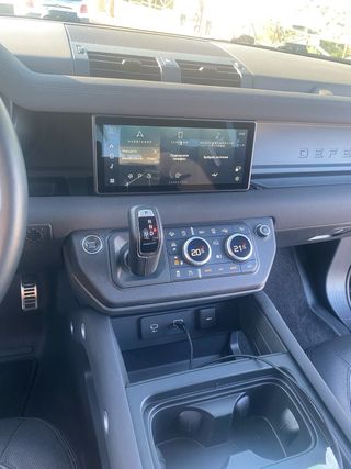 Land Rover Defender 2023