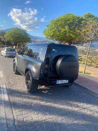 Land Rover Defender 2023