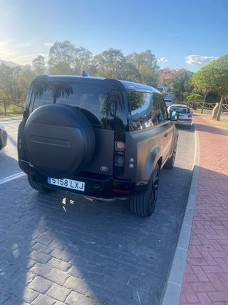 Land Rover Defender 2023