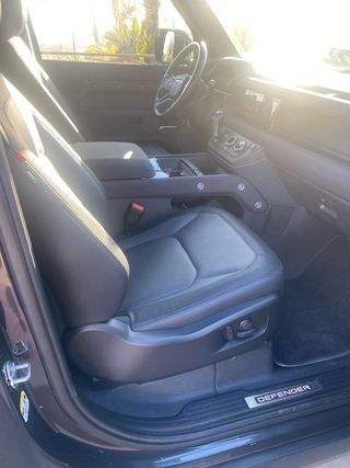 Land Rover Defender 2023