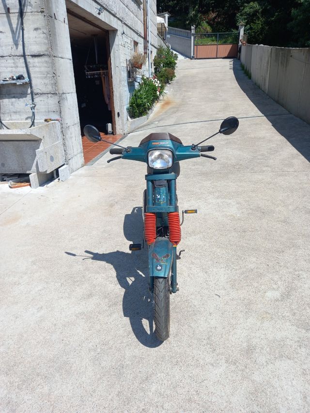 Derbi Variant Start Bola 8 y 2 Motores