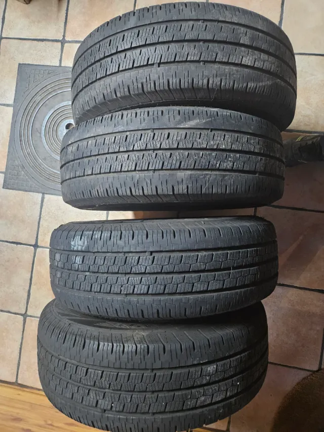 Neumático de furgoneta Renault Master 2 16"