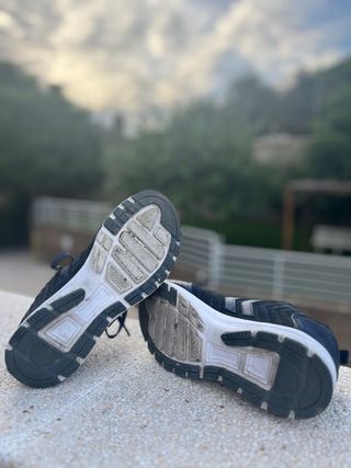 Zapatillas Hummel Negras y Azules