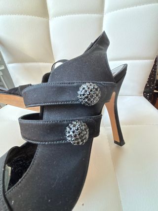 Elegantes sandalias Carolina Herrera negras