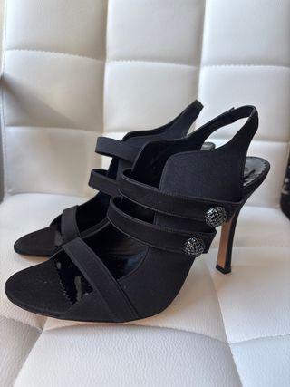 Elegantes sandalias Carolina Herrera negras