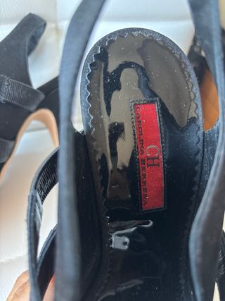 Elegantes sandalias Carolina Herrera negras