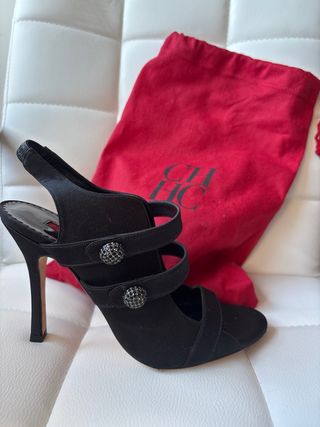 Elegantes sandalias Carolina Herrera negras