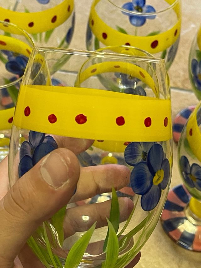 Calici in vetro dipinti a mano