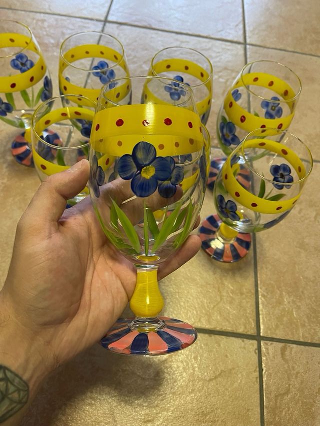 Calici in vetro dipinti a mano