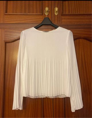 Blusa Stradivarius blanca plisada manga larga