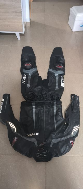 Mono de cuero Mtech 2 piezas negro talla L