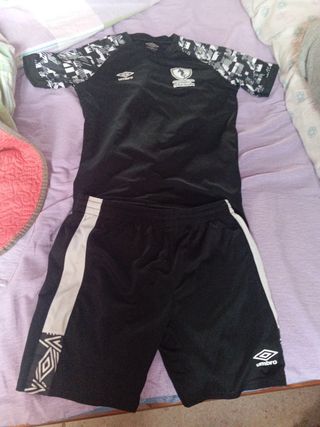 Equipación fútbol Umbro Talla 12