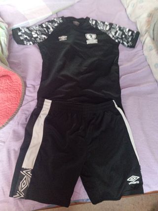 Equipación fútbol Umbro Talla 12