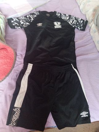 Equipación fútbol Umbro Talla 12