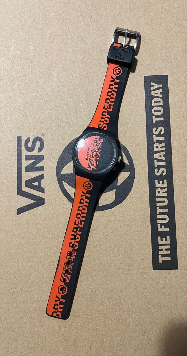 Reloj Superdry Negro y Naranja