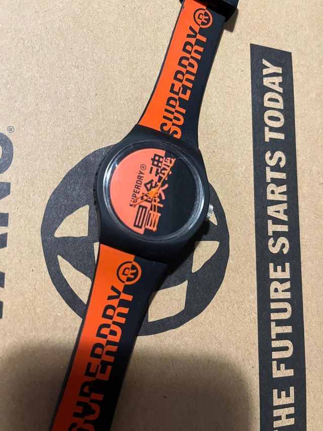 Reloj Superdry Negro y Naranja