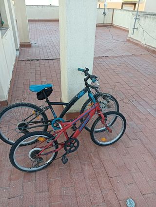 Bicicletta per bambini rossa e nera