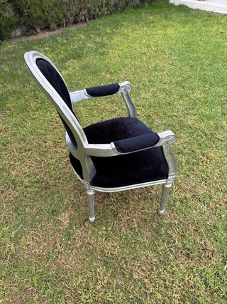 Butaca gris con terciopelo negro