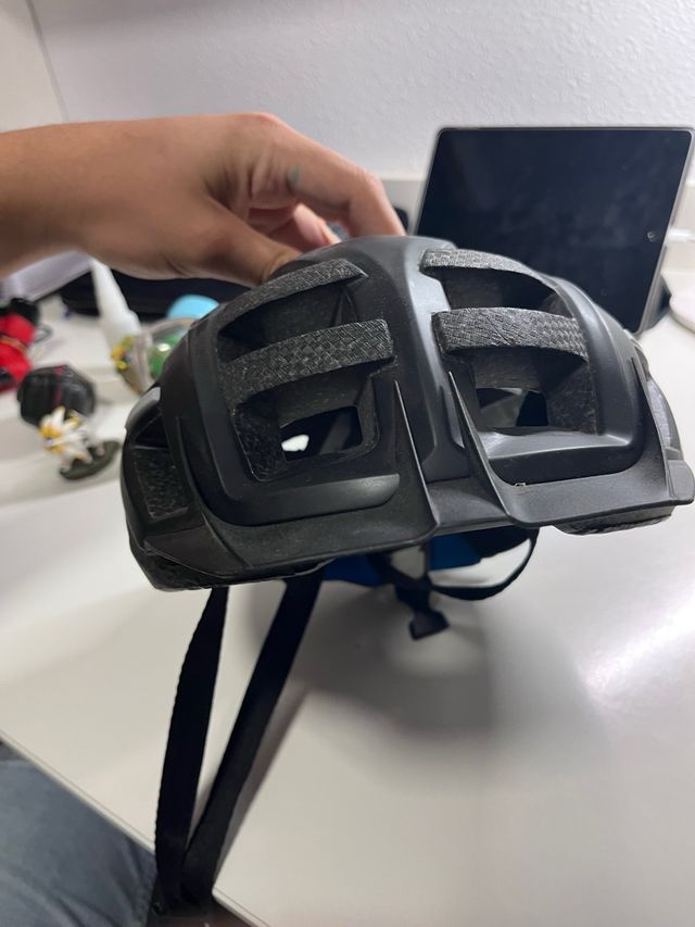 Casco de bicicleta negro