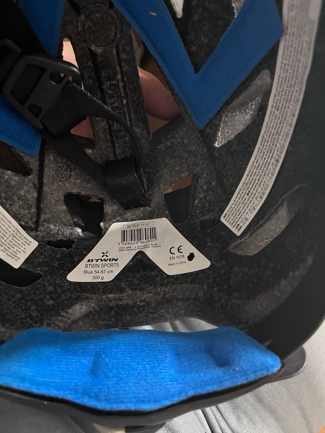 Casco de bicicleta negro