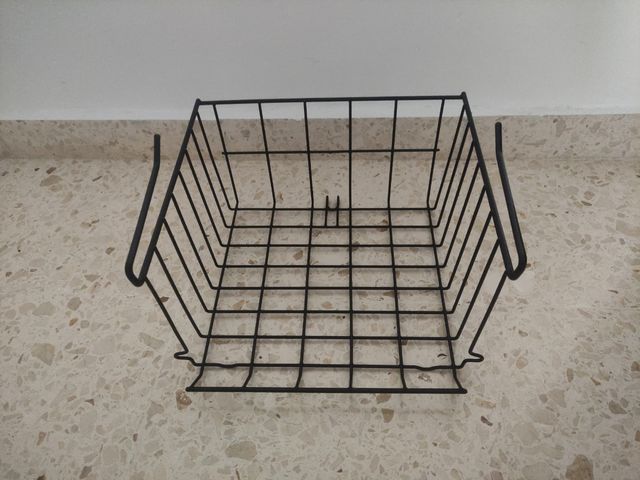 Cesta para armario o mueble cocina.