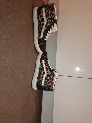 Zapatillas botines leopardo
PRECIO NEGOCIABLE 