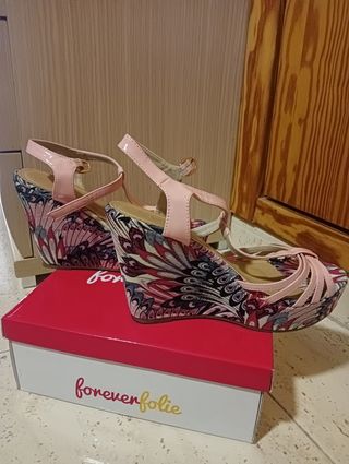 Sandalias de cuña verano multicolor y rosa