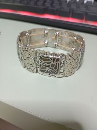 Pulsera de bisutería roja y plateada