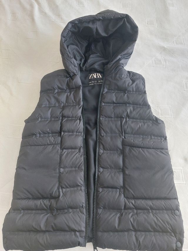Anorak sin mangas Zara negro T.11-12